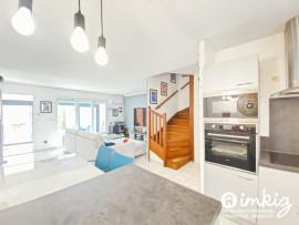 Vente
BORD DE MER - Maison + garage + dépendance (studio