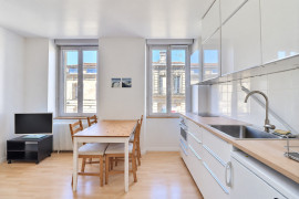 
                                                                                        Vente
                                                                                         BORDEAUX BASTIDE – Immeuble mixte de 10pièces