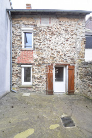 
                                                                                        Location
                                                                                          Bourg de Canisy