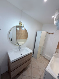 
                                                                                        Location
                                                                                         Bourg-la-Reine — 3 pièces meublé de 60 m², 8e étage avec ascenseur, à 5 min du RER B