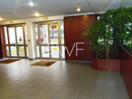 
                                                                                        Location
                                                                                         Bureau 46 m²