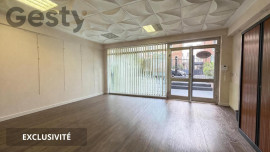 
                                                                                        Location
                                                                                         Bureau avec vitrine Métro Bel-Air