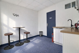 
                                                                                        Location
                                                                                         Bureaux privé, cuisine et salle de réunion