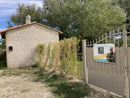 
                                                                                        Vente
                                                                                         Cabanon de 18 m² sur 2000 m² de terrain