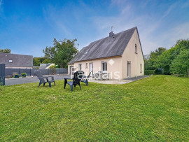 
                                                                                        Vente
                                                                                         CANISY 6 pièces 123 m2  548 m2 de terrain Vie de plain pied