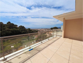 Vente
Cannes Appartement 4 5 pièces en dernier étage avec vue mer a vendre