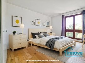 
                                                                                        Vente
                                                                                         Centre ville, appartement 109 m² 3/4 chbres, dernier étage!