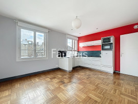 Location
                                                                                Centre-ville de SAINT-LO, Appartement 3 pièces