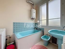 
                                                                                        Vente
                                                                                         CENTRE-VILLE DE SAINT-LO, Appartement 3 pièces