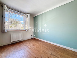 
                                                                                        Vente
                                                                                         CENTRE-VILLE DE SAINT-LÔ, Appartement triplex, 4 chambres 