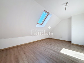 
                                                                                        Vente
                                                                                         CENTRE-VILLE DE SAINT-LÔ, Appartement triplex, 4 chambres 