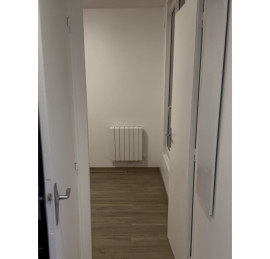 
                                                                                        Location
                                                                                         Centre ville  proche mairie ecole , college, lycée