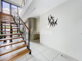 
                                                                                        Vente
                                                                                         CENTRE VILLE SAINT LO - MAISON D'ARCHITECTE 