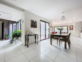 
                                                                                        Vente
                                                                                         CENTRE VILLE SAINT LO - MAISON D'ARCHITECTE 