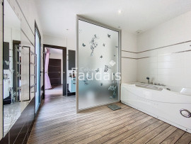 
                                                                                        Vente
                                                                                         CENTRE VILLE SAINT LO - MAISON D'ARCHITECTE 