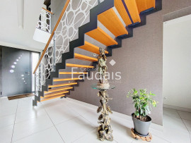 
                                                                                        Vente
                                                                                         CENTRE VILLE SAINT LO - MAISON D'ARCHITECTE 