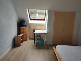 
                                                                                        Colocation
                                                                                         Chambre à l'étage d'une maison jouxtant le parc