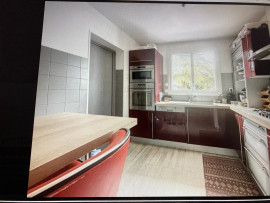 Location
Chambre avec bureau (loyer tout inclus)