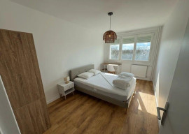 
                                                                                        Colocation
                                                                                         Chambre dans coloc 80m²