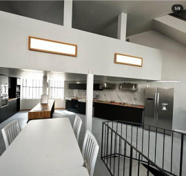 
                                                                                        Colocation
                                                                                         Chambre dans maison haut de gamme