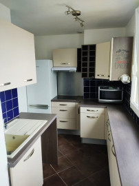 
                                                                                        Colocation
                                                                                         Chambre dans un appartement chaleureux avec salon et salle à manger partagés (loyer tout inclus)