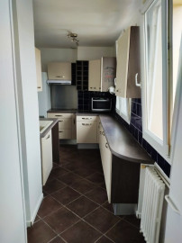 
                                                                                        Colocation
                                                                                         Chambre dans un appartement chaleureux avec salon et salle à manger partagés (loyer tout inclus)