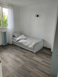 
                                                                                        Colocation
                                                                                         Chambre dans un appartement chaleureux avec salon et salle à manger partagés (loyer tout inclus)