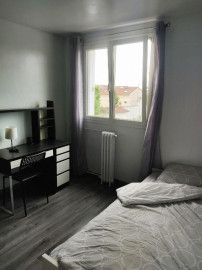
                                                                                        Colocation
                                                                                         Chambre dans un appartement chaleureux avec salon et salle à manger partagés (loyer tout inclus)