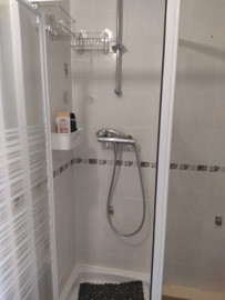 
                                                                                        Colocation
                                                                                         Chambre dans un appartement chaleureux avec salon et salle à manger partagés (loyer tout inclus)