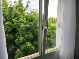 
                                                                                        Colocation
                                                                                         Chambre dans un appartement chaleureux avec salon et salle à manger partagés (loyer tout inclus)