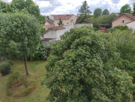 
                                                                                        Colocation
                                                                                         Chambre dans un appartement chaleureux avec salon et salle à manger partagés (loyer tout inclus)