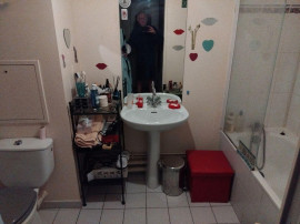 
                                                                                        Location
                                                                                         Chambre ds un appartement de 120m2.Sdb/WC à vs
