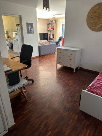 
                                                                                        Colocation
                                                                                         Chambre en colocation 1000 € charges comprises