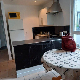 
                                                                                        Colocation
                                                                                         Chambre en colocation dans 3 pièces de 70m2