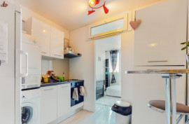 Location
Chambre en colocation dans un grand appartement (loyer tout inclus)
