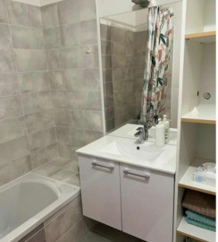 
                                                                                        Location
                                                                                         Chambre en colocation de 3, propre et calme