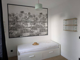 
                                                                                        Colocation
                                                                                         Chambre en colocation ds belle maison année 1920