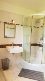 
                                                                                        Location
                                                                                         Chambre en maison en grand jardin Cergy Prefecture