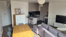 
                                                                                        Location
                                                                                         Chambre lumineuse dans un magnifique Duplex.
