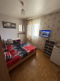 
                                                                                        Location
                                                                                         Chambre meublée 13 m2 dans pavillon très calme