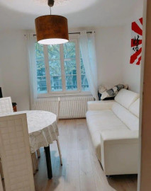 
                                                                                        Colocation
                                                                                         Chambre meublée dans coloc refaite à neuf 80m²