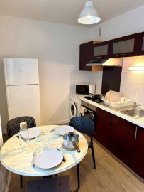 
                                                                                        Colocation
                                                                                         Chambre meublée dans colocation 70m²