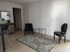 
                                                                                        Location
                                                                                         Chambre meublée, proche du Campus C. Bernard Roose