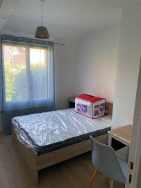 
                                                                                        Colocation
                                                                                         Chambre privée et meublée dans superbe maison