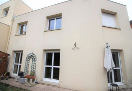 
                                                                                        Location
                                                                                         Chambre Spacieuse à Louer dans une Grande Maison (loyer tout inclus)