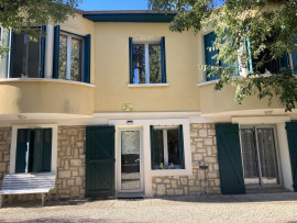 
                                                                                        Vente
                                                                                         CHARLEVAL Maison T6, 110 m² en R+1 , garage