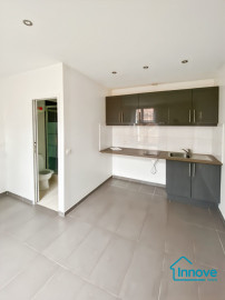 
                                                                                        Vente
                                                                                         Charmant 2 pièces sur cour - Bagnolet