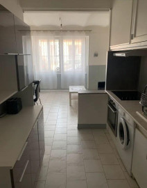 
                                                                                        Location
                                                                                         Charmant 2P 35m2 équipé et meublé à Marseille 14
