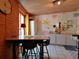 
                                                                                        Location
                                                                                         Charmant appartement avec espace extérieur (loyer tout inclus)