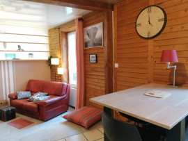 
                                                                                        Location
                                                                                         Charmant appartement avec espace extérieur (loyer tout inclus)